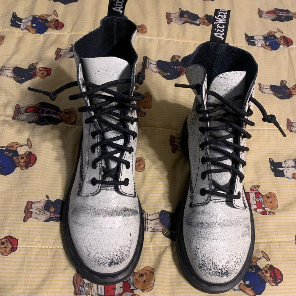 Dr. Martens Cracked Leather Boots Womens Size 8 White Black